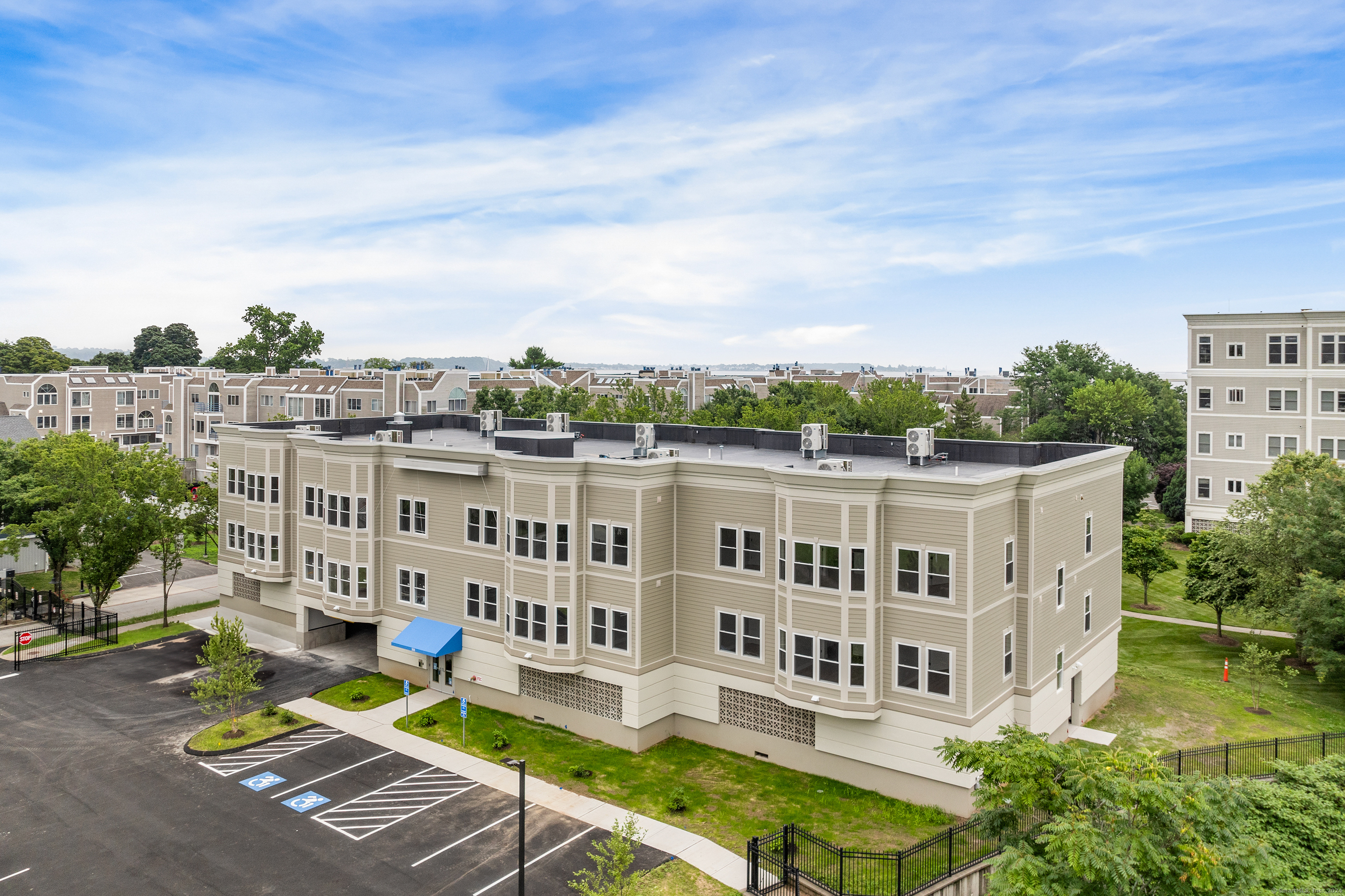 300 Harbour Close, Unit R New Haven, CT 06519 - Photo 4 of 40