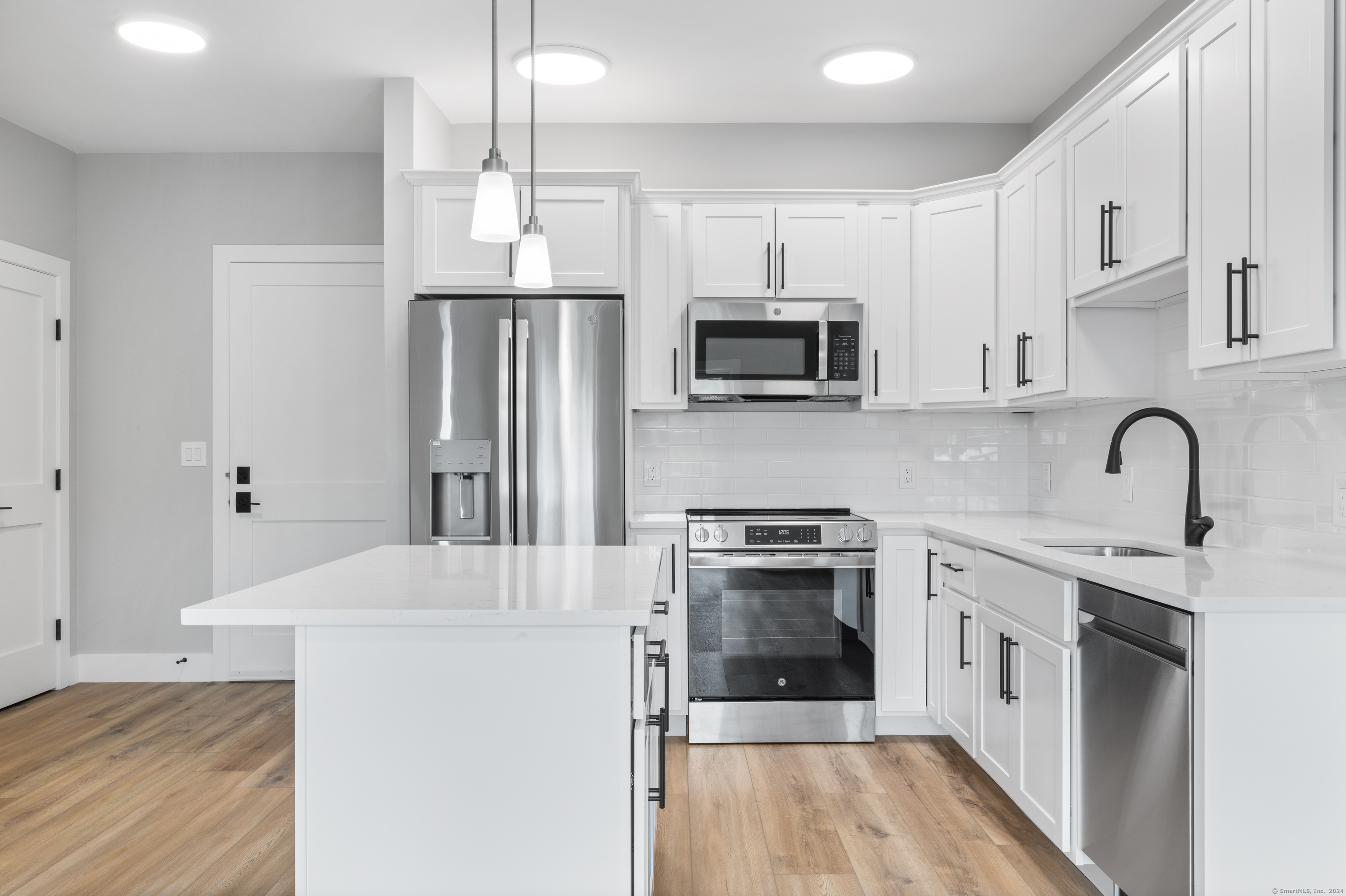 300 Harbour Close, Unit R New Haven, CT 06519 - Photo 5 of 40