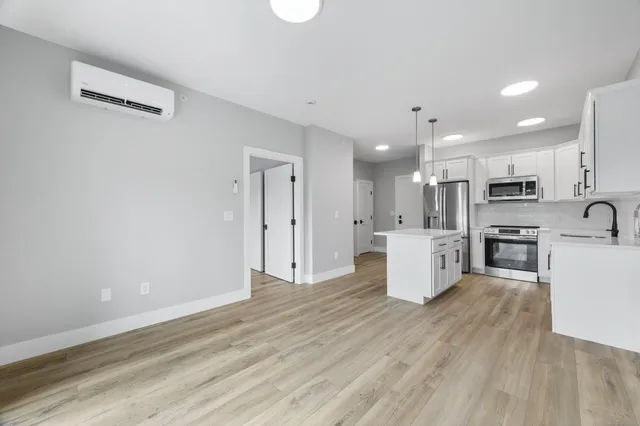 $385,000 | 300 Harbour Close, Unit R, New Haven, CT 06519