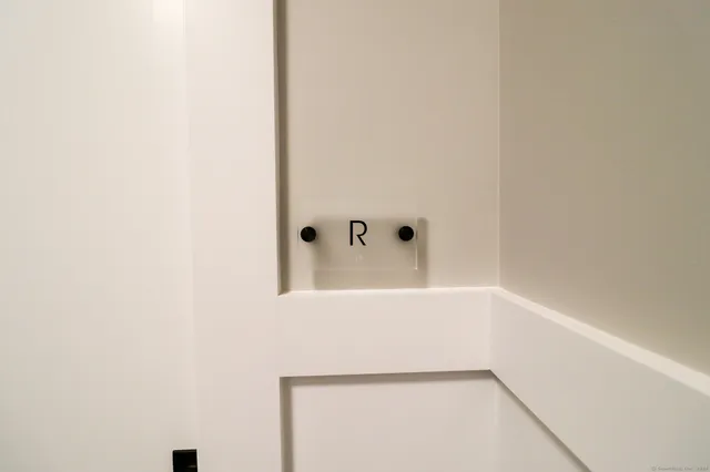 $385,000 | 300 Harbour Close, Unit R, New Haven, CT 06519