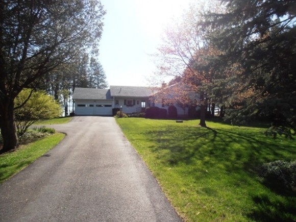 719 Hills Point Road Charlotte, VT 05445 - Photo 5 of 32 Gallery Image 5