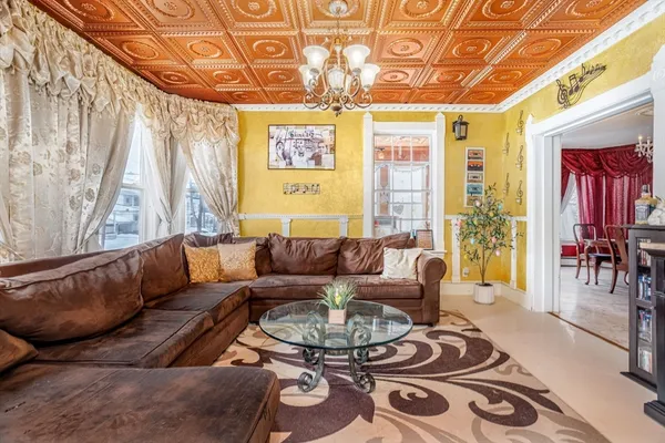 $584,900 | 154 Oak Street, Gardner, MA 01440