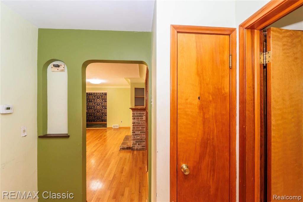 1354 North Gulley Road Dearborn, MI 48128 - Photo 8 of 44