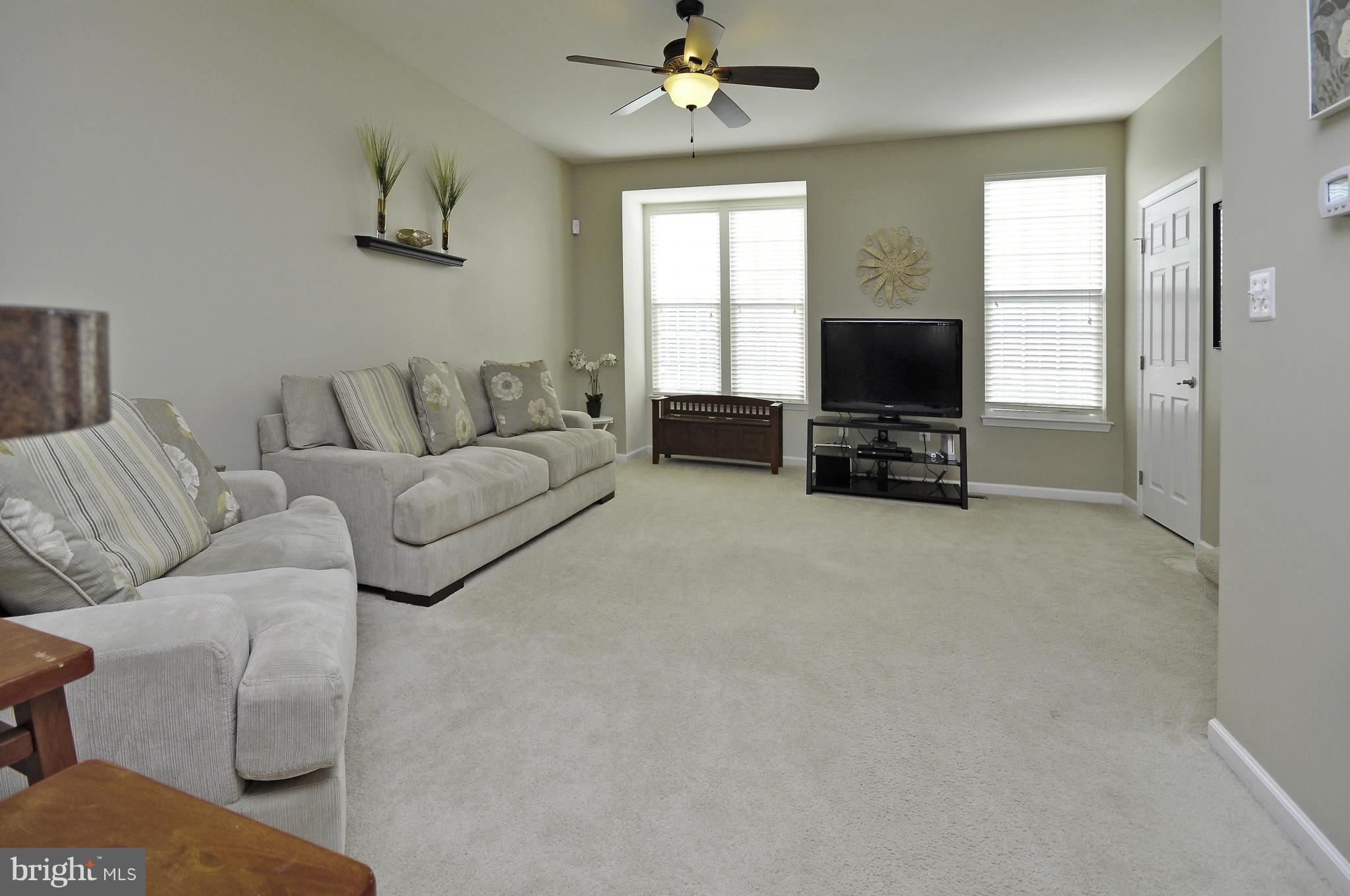 409 Alba Road Fredericksburg, VA 22405 - Photo 2 of 28 Living Room