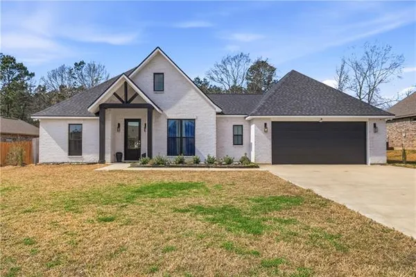 $370,000 | 4481 Hathern Drive, Pineville, LA 71360