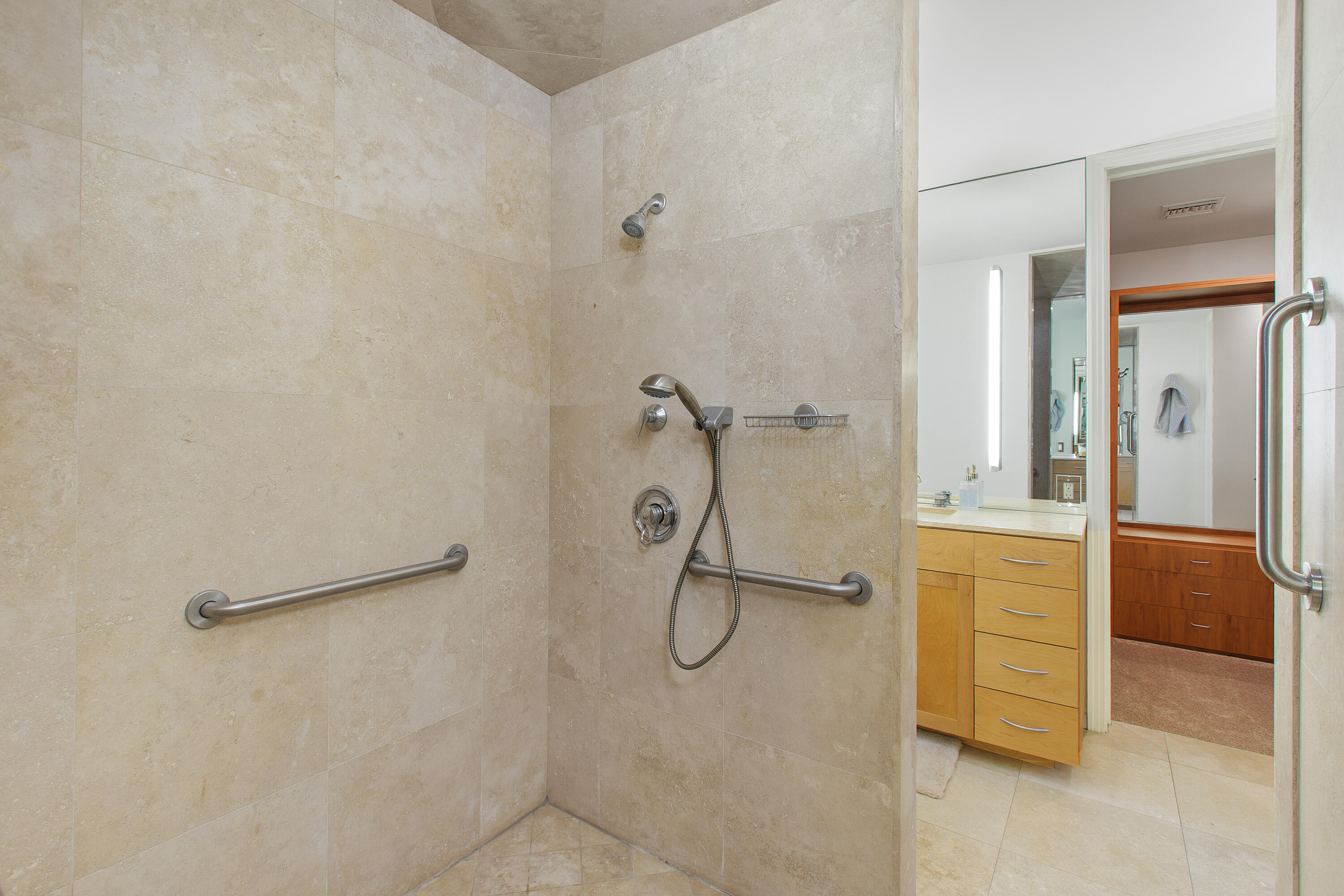 41750 Rancho Manana Lane Rancho Mirage, CA 92270 - Photo 20 of 37 a bathroom with a bath tub