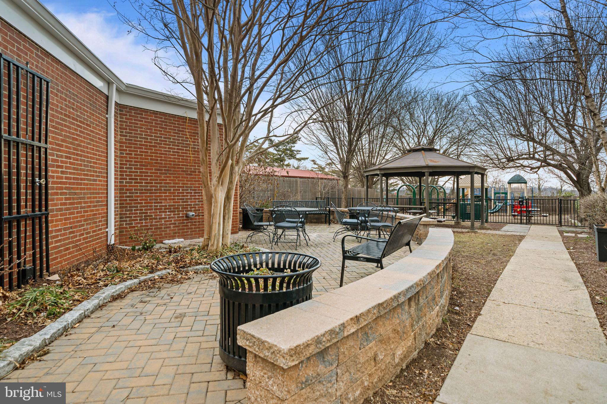 4531 28th Road South, Unit 97 Arlington, VA 22206 - Photo 28 of 32 a view of a patio with couches and table and chairs with wooden fence