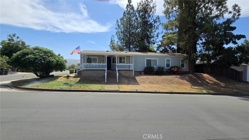 10301 Wagon Road West Corona, CA 92883 - Photo 2 of 33