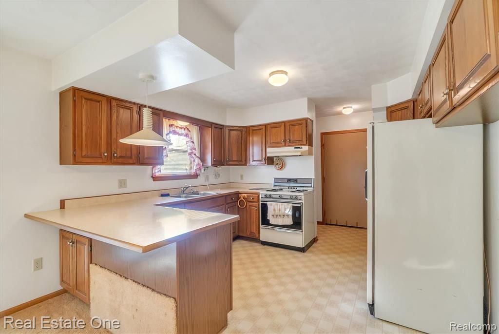 4522 Stow Road Fowlerville, MI 48836 - Photo 8 of 30