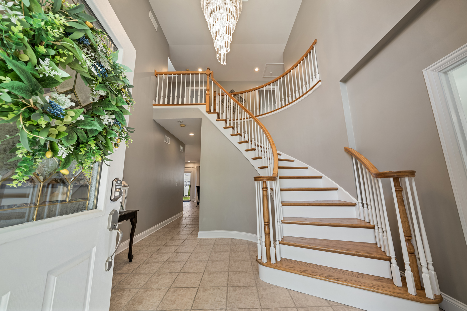 986 Red Oak Street Addison, IL 60101 - Photo 6 of 34