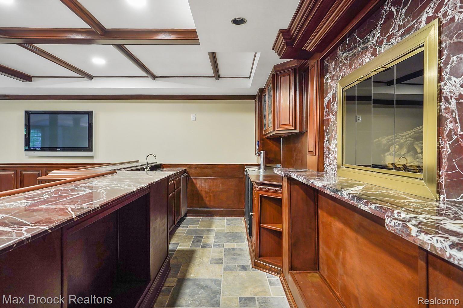 1979 Arthurs Way Rochester, MI 48306 - Photo 49 of 63 dsc02894-dsc02896.jpg