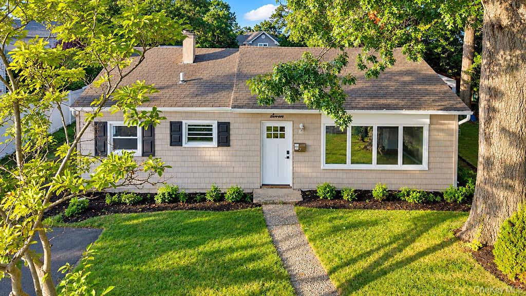 7 Surrey Road Massapequa, NY 11758 - Photo 2 of 15 Gallery Image 2