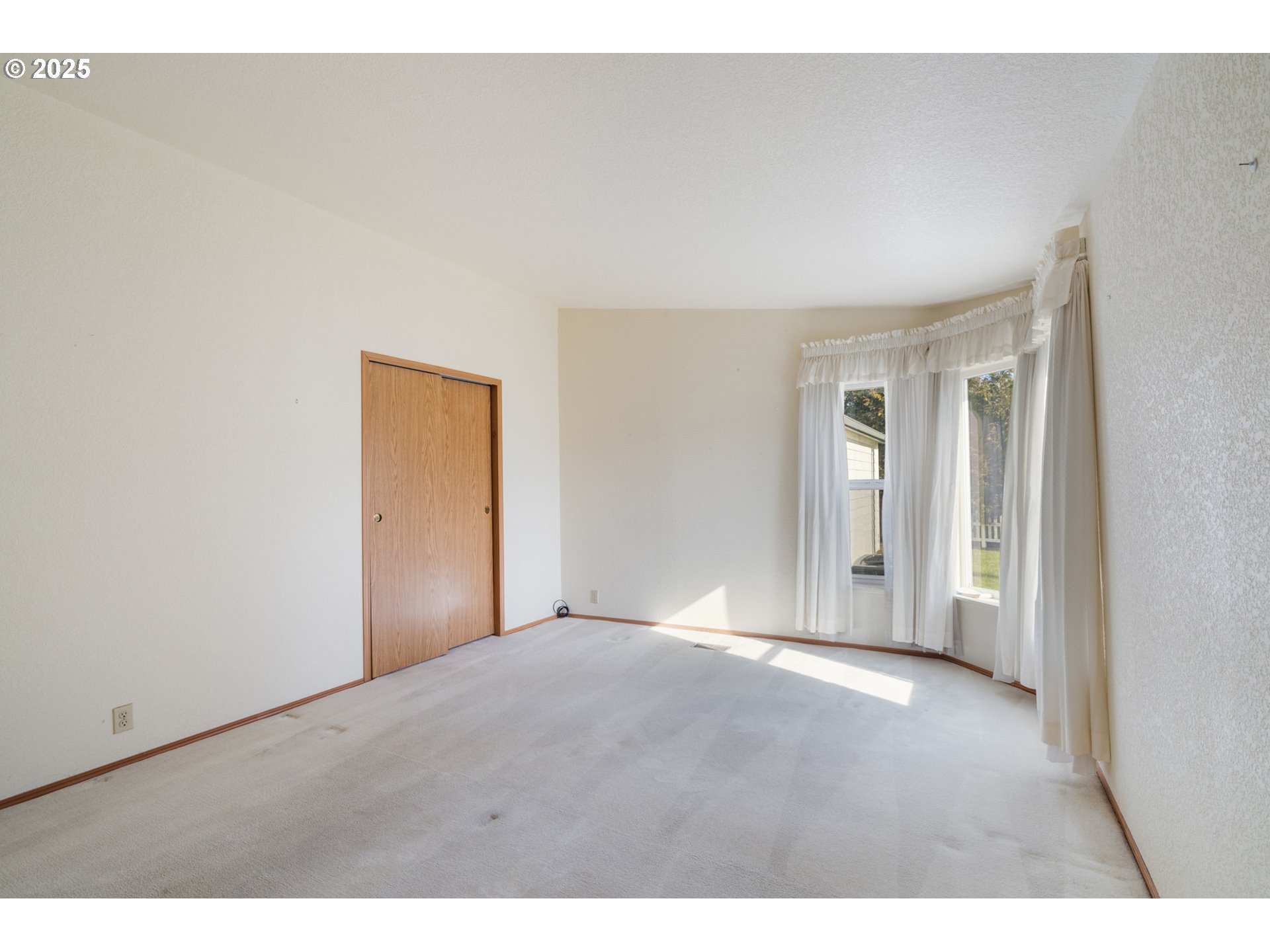 9776 South Prairie Road Tillamook, OR 97141 - Photo 24 of 38 a view of an empty room and window