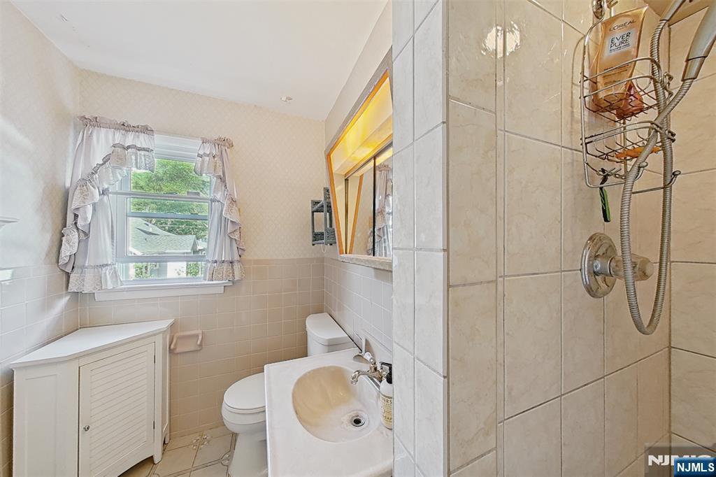 747 Brookside Road Rahway, NJ 07065 - Photo 32 of 40
