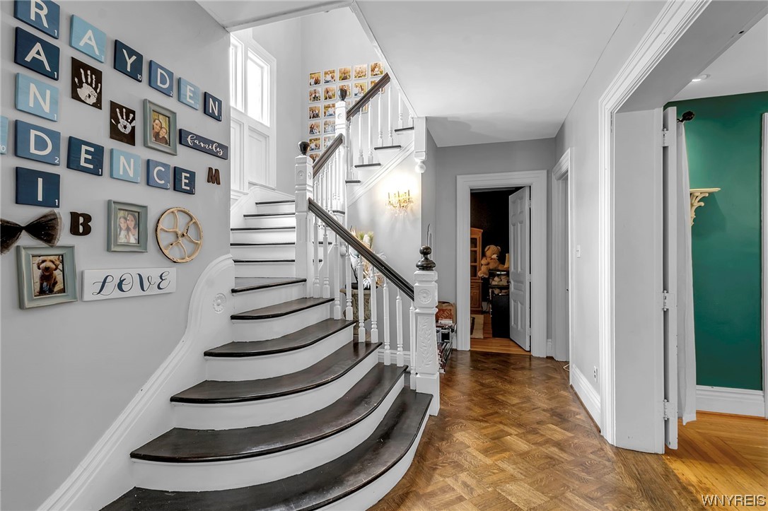 504 West Center Street Ridgeway, NY 14103 - Photo 2 of 34