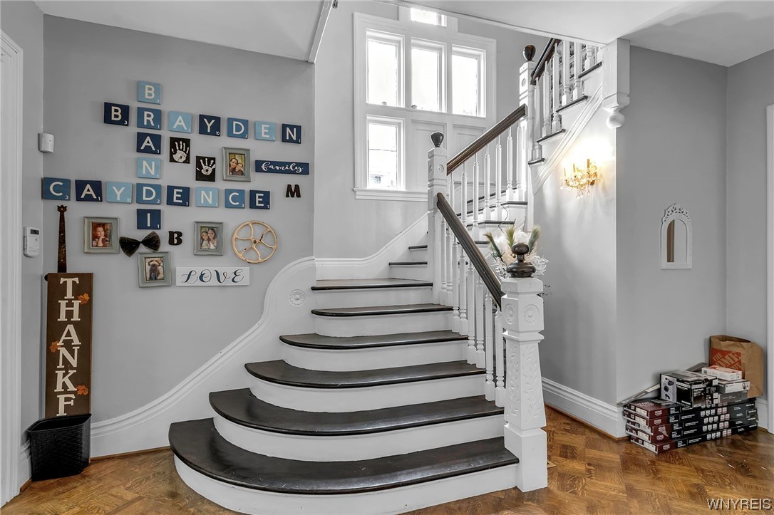 504 West Center Street Ridgeway, NY 14103 - Photo 3 of 34