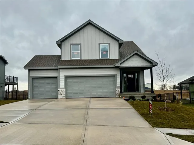 $429,825 | 15619 Sheridan Court, Basehor, KS 66007