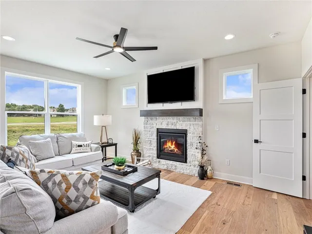 $429,825 | 15619 Sheridan Court, Basehor, KS 66007