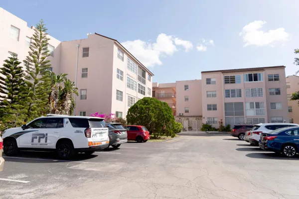 $1,700 | 2851 Somerset Drive, Unit 116E, Lauderdale Lakes, FL 33311