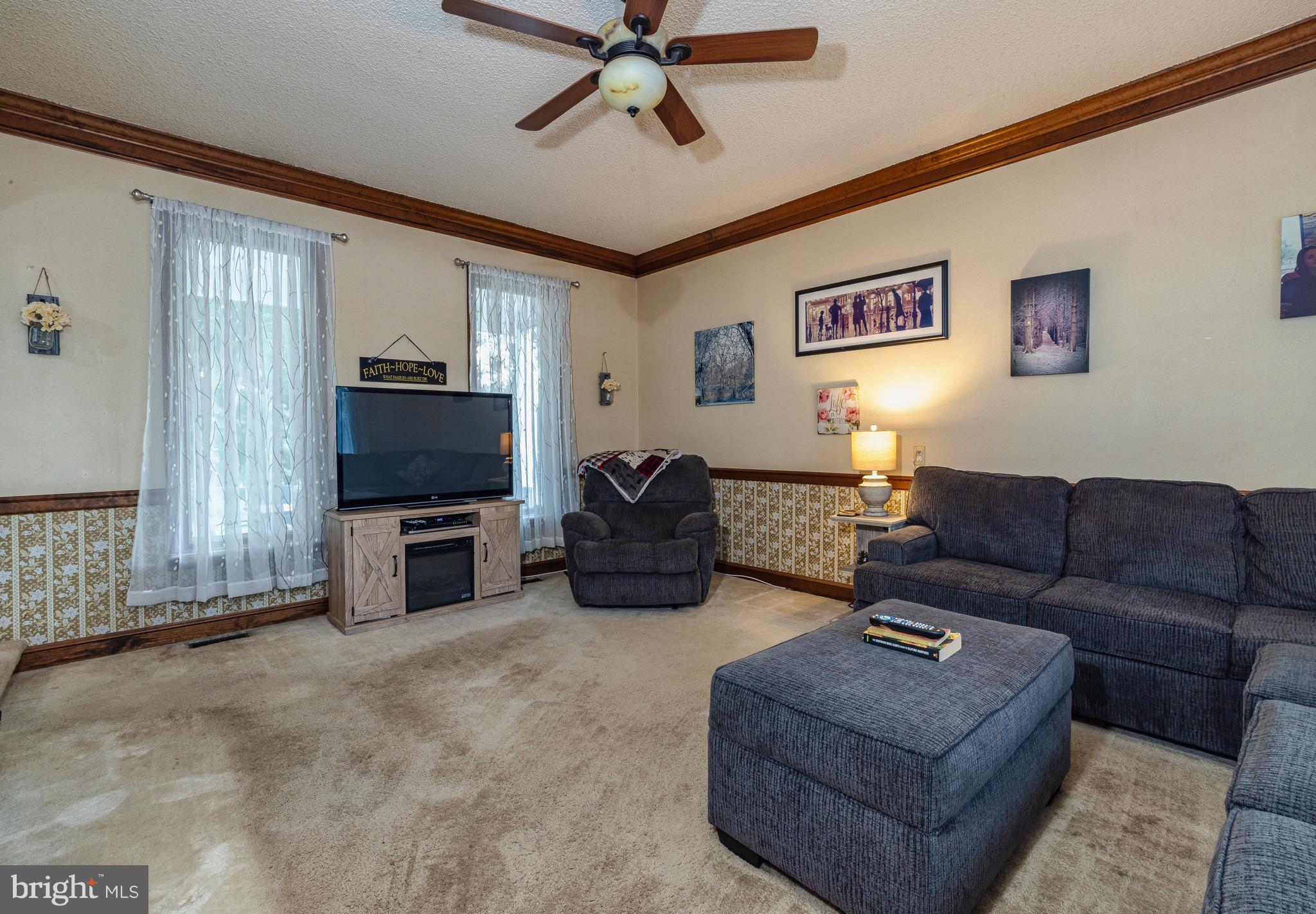 718 Lancing Road West Deptford, NJ 08096 - Photo 23 of 31 Living room