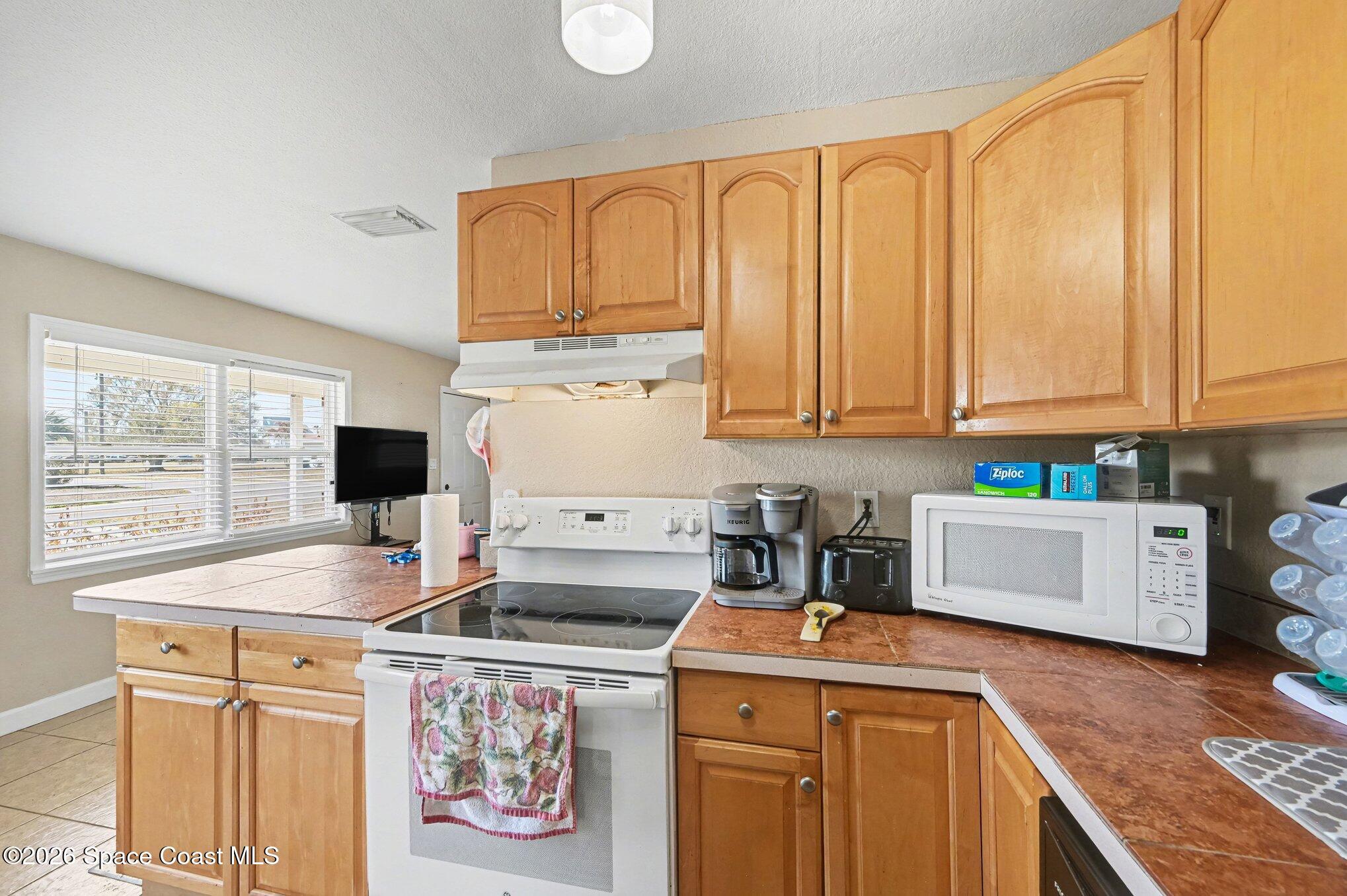 2648 Coventry Road Melbourne, FL 32935 - Photo 11 of 25 010_file_3339