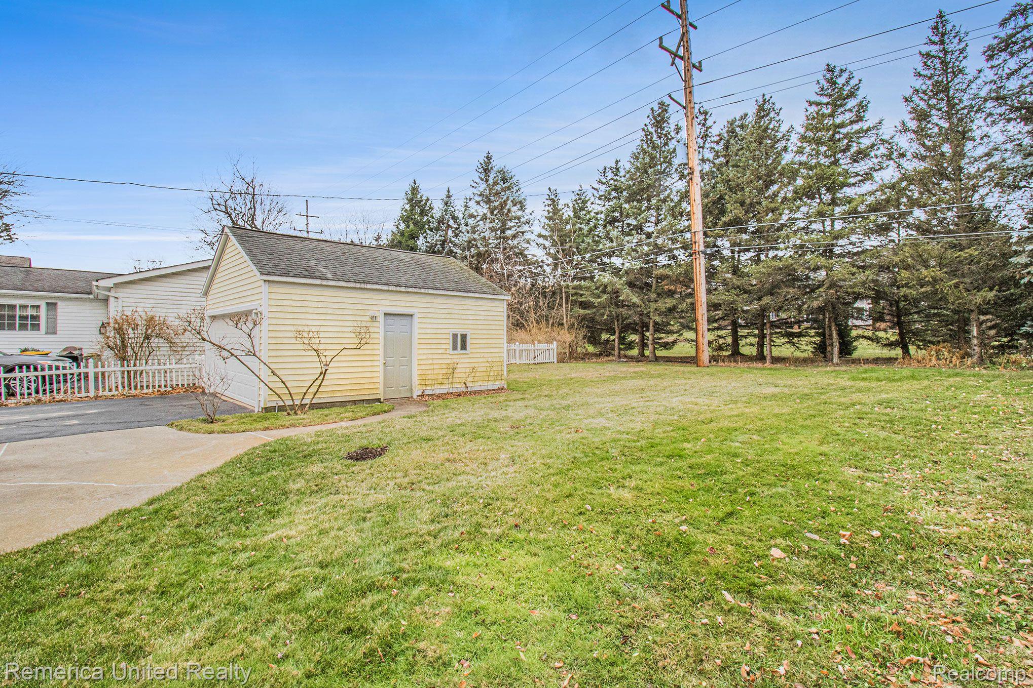 127 North Holcomb Road Clarkston, MI 48346 - Photo 23 of 27