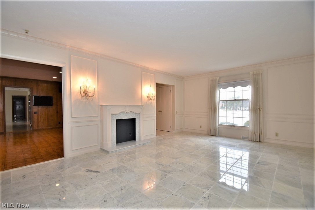 2795 Brainard Road Cleveland, OH 44124 - Photo 6 of 29 Living Room