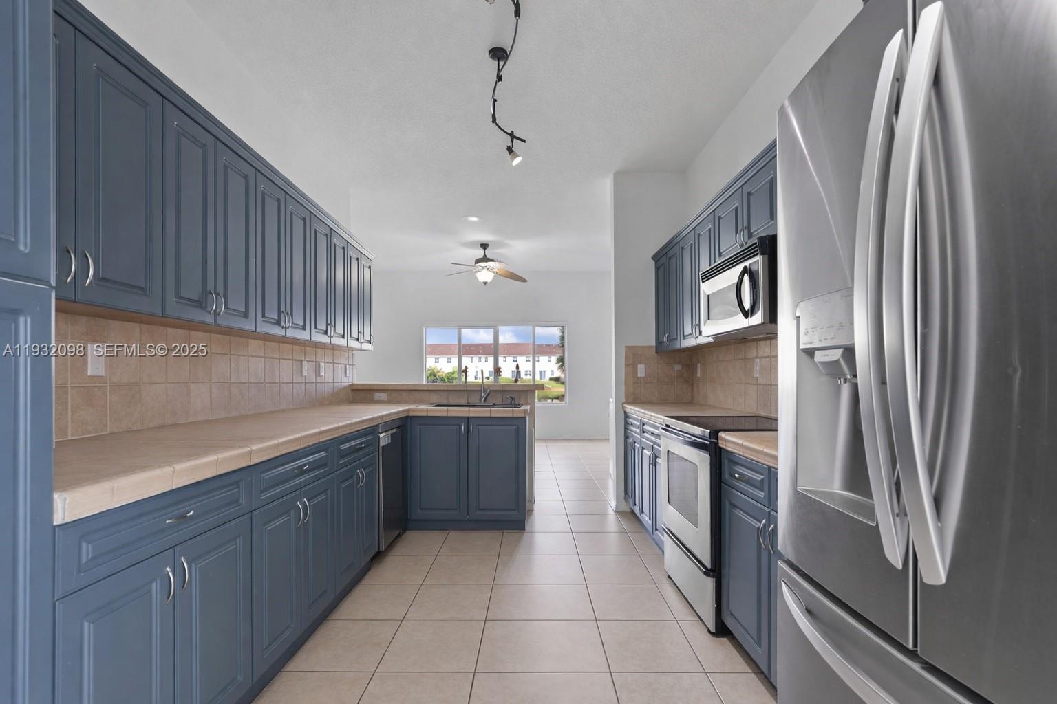 2467 Southeast 19th Street Homestead, FL 33035 - Photo 15 of 44