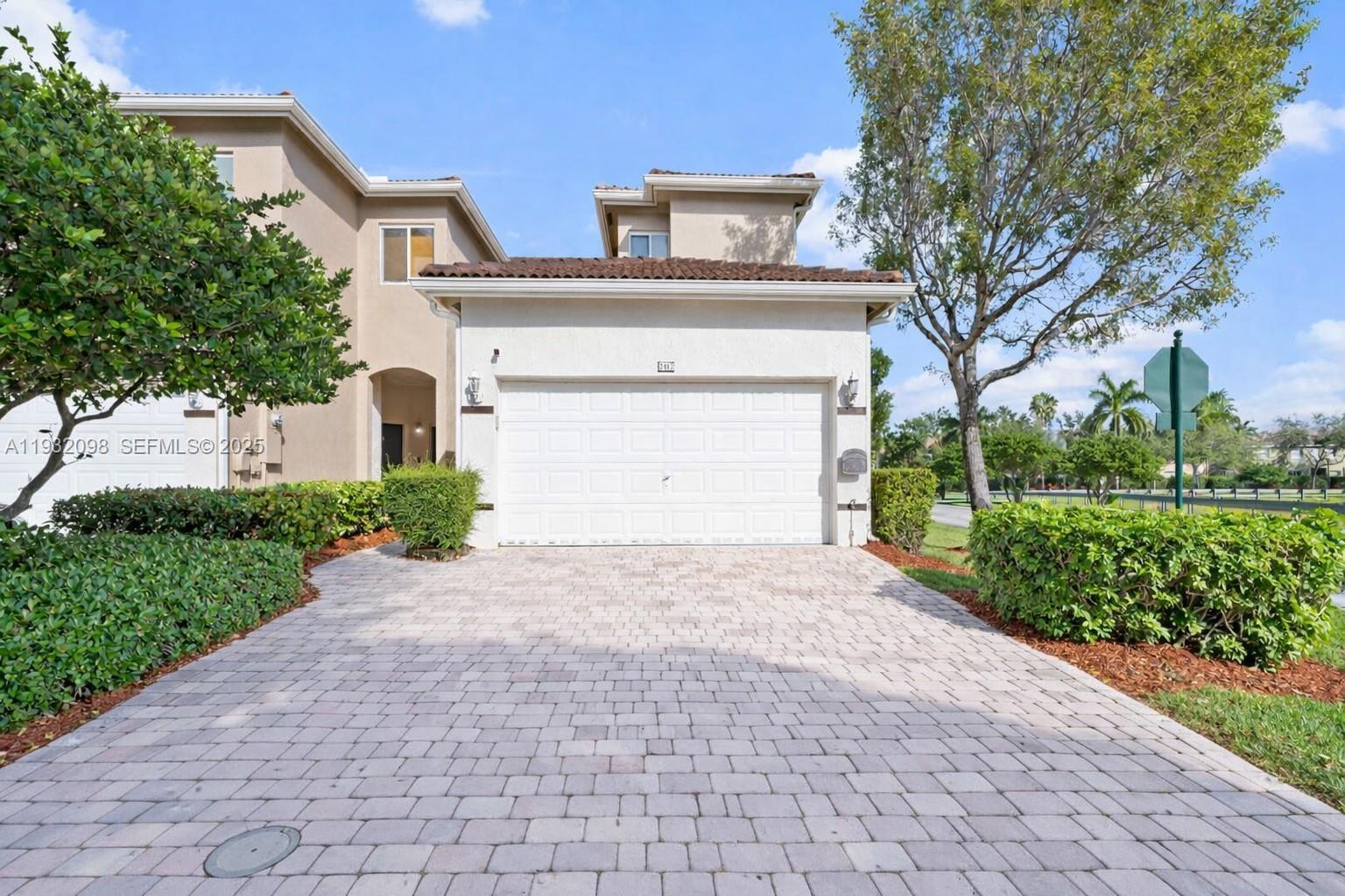 2467 Southeast 19th Street Homestead, FL 33035 - Photo 4 of 44