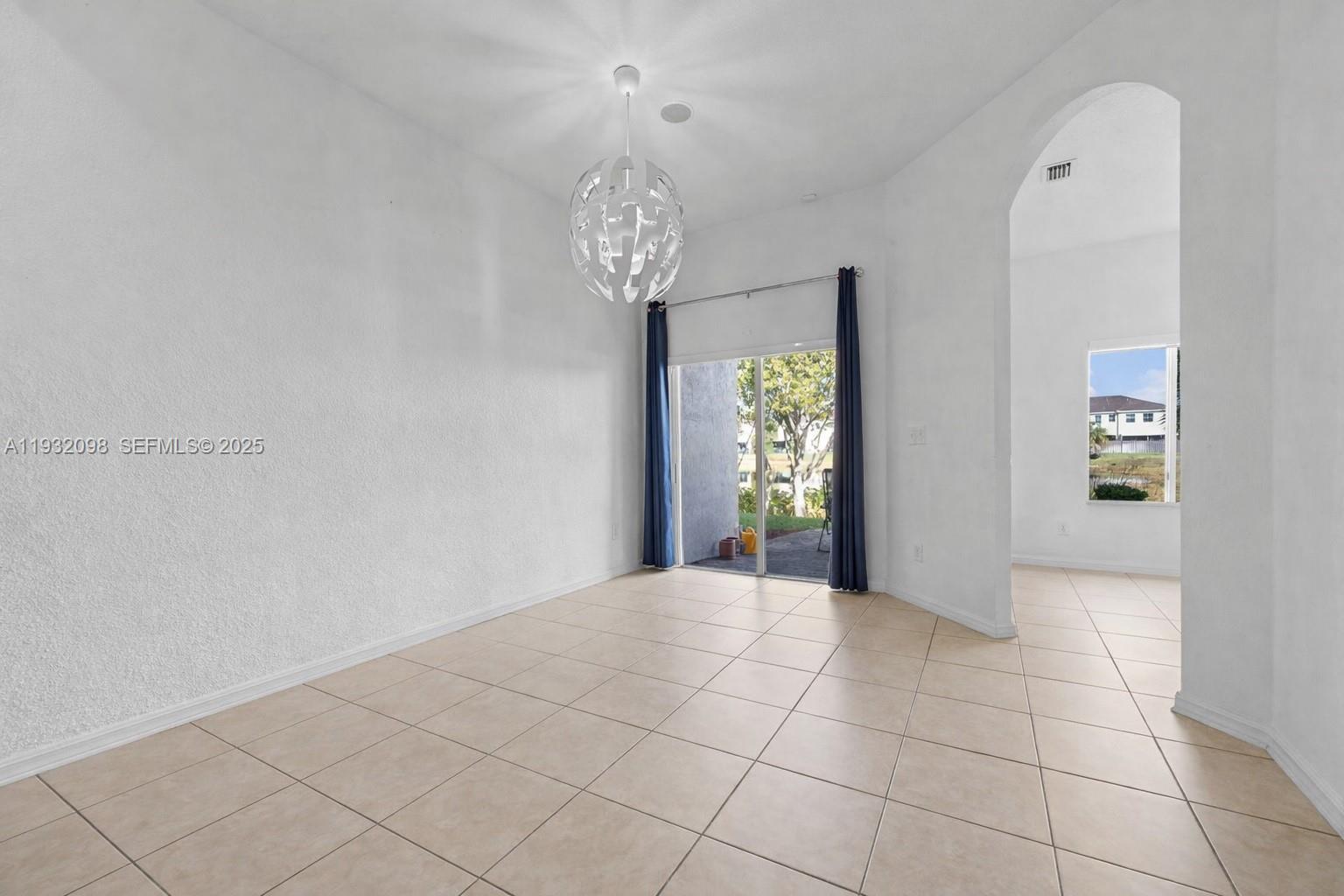 2467 Southeast 19th Street Homestead, FL 33035 - Photo 9 of 44