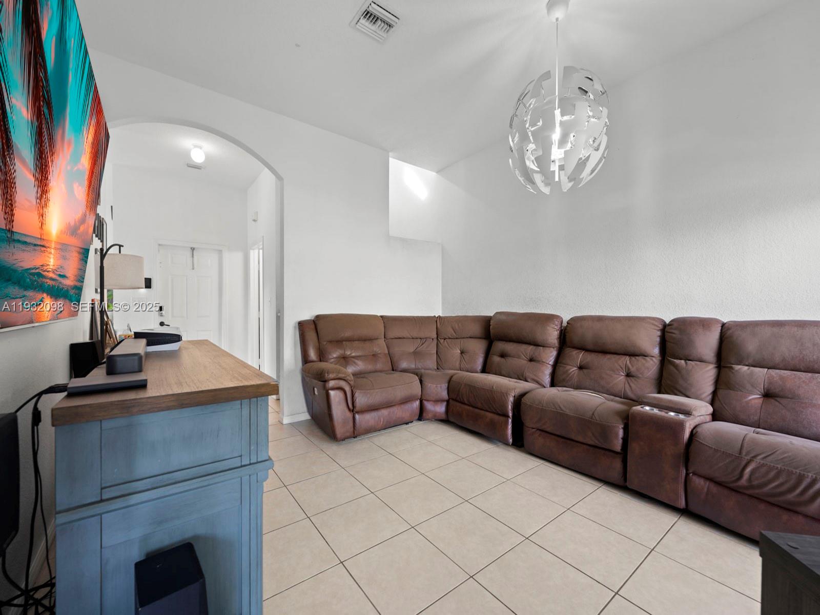 2467 Southeast 19th Street Homestead, FL 33035 - Photo 10 of 44