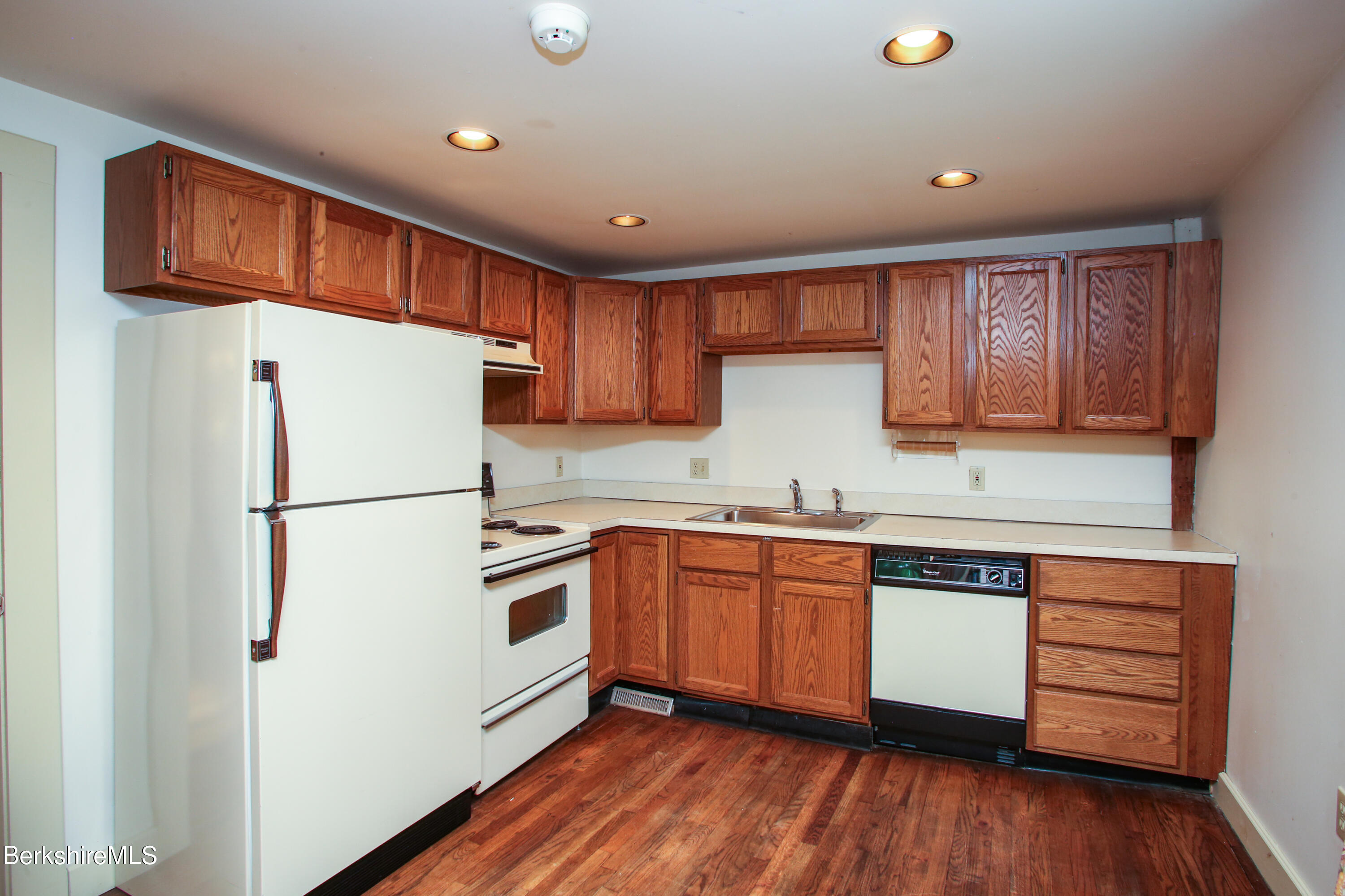 684 Main Road Granville, MA 01034 - Photo 39 of 57 IN-LAW APT KITCHEN