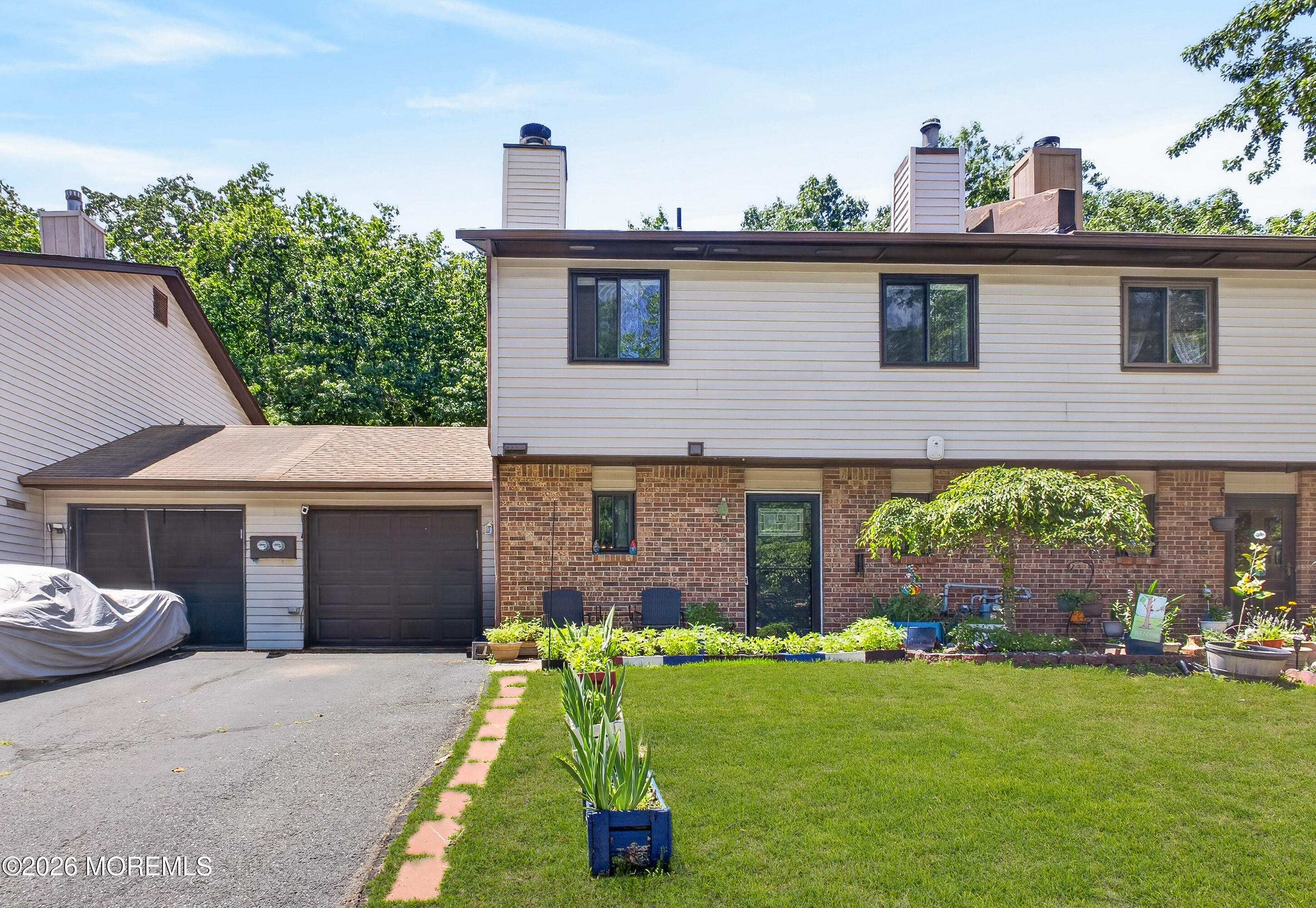 6 Swan Road Howell, NJ 07731 - Photo 4 of 32 6 Swan Ct, Howell003