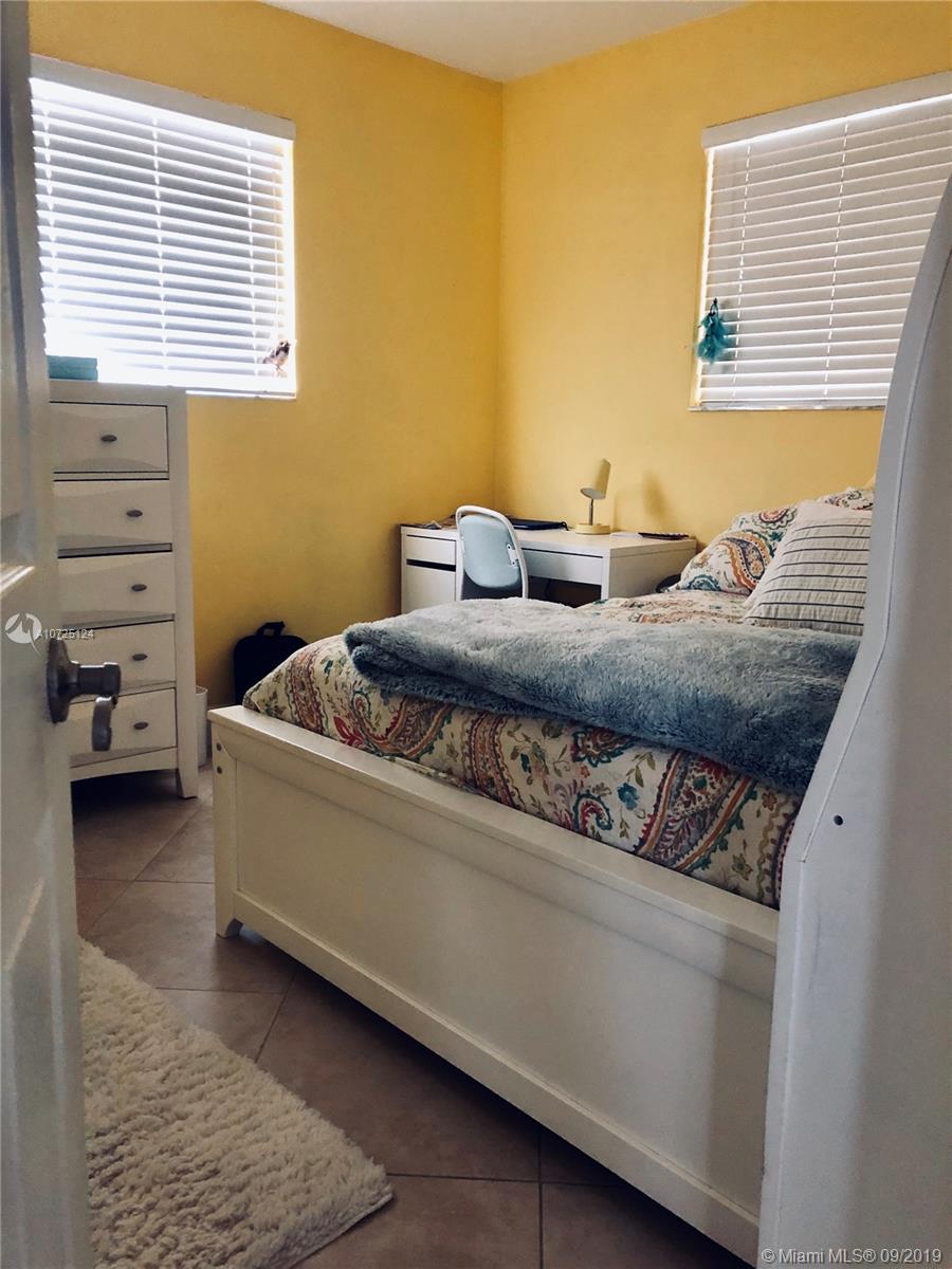822 North 31st Road Hollywood, FL 33021 - Photo 14 of 23 Gallery Image 14
