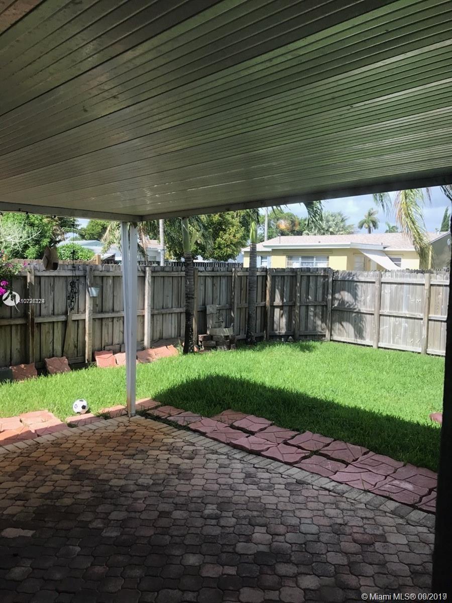 822 North 31st Road Hollywood, FL 33021 - Photo 3 of 23 Gallery Image 3