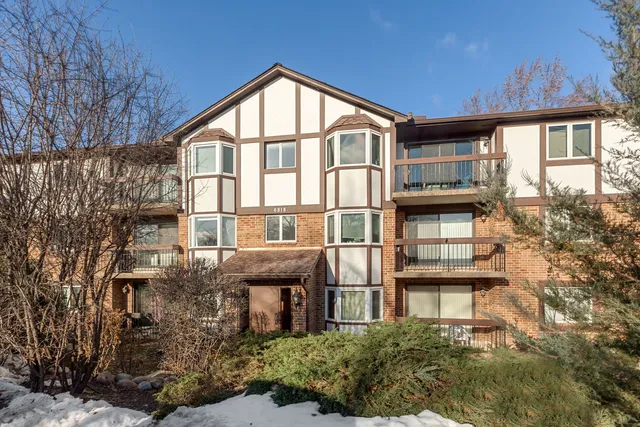 $255,000 | 6818 Joliet Road, Unit 9, Indian Head Park, IL 60525