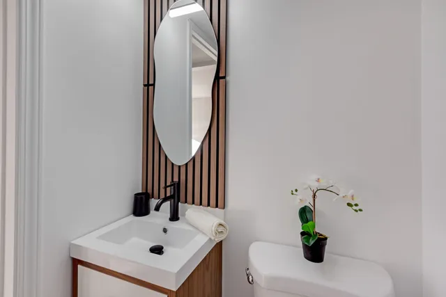 $255,000 | 6818 Joliet Road, Unit 9, Indian Head Park, IL 60525