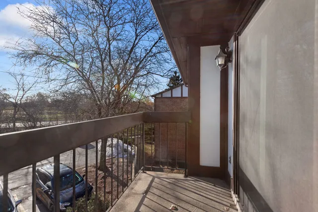 $255,000 | 6818 Joliet Road, Unit 9, Indian Head Park, IL 60525