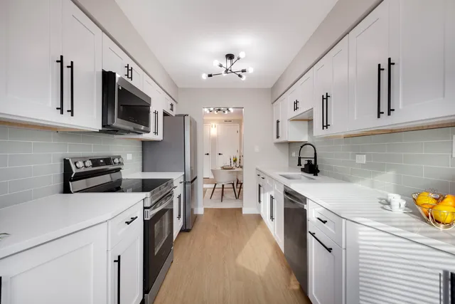 $255,000 | 6818 Joliet Road, Unit 9, Indian Head Park, IL 60525