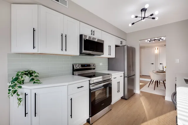 $255,000 | 6818 Joliet Road, Unit 9, Indian Head Park, IL 60525