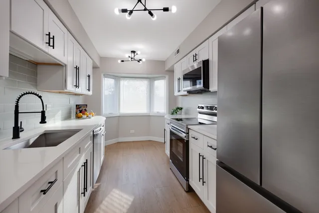 $255,000 | 6818 Joliet Road, Unit 9, Indian Head Park, IL 60525