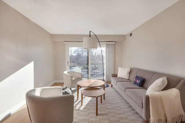 $255,000 | 6818 Joliet Road, Unit 9, Indian Head Park, IL 60525