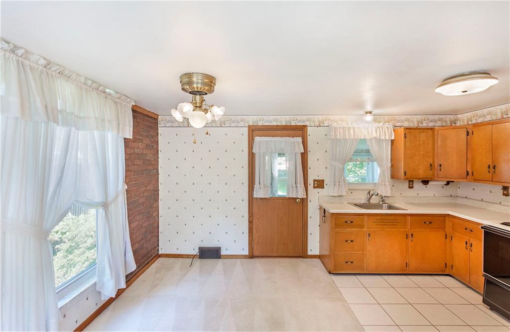 10 Riviera Road Pittsburgh, PA 15239 - Photo 10 of 22 Gallery Image 10