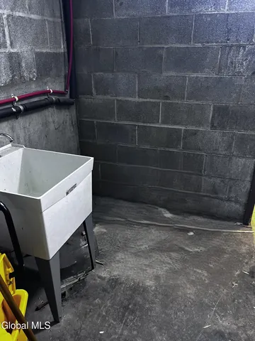 $15 | 1865 Central Avenue, Albany, NY 12205