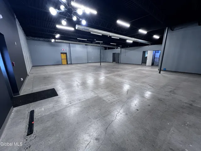 $15 | 1865 Central Avenue, Albany, NY 12205