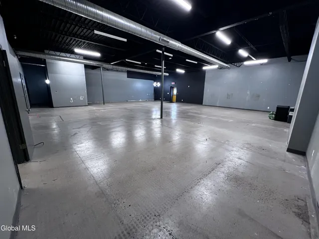 $15 | 1865 Central Avenue, Albany, NY 12205