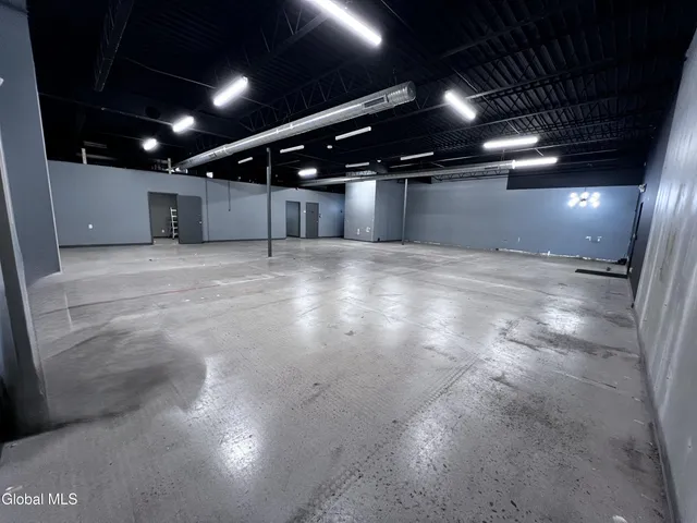 $15 | 1865 Central Avenue, Albany, NY 12205