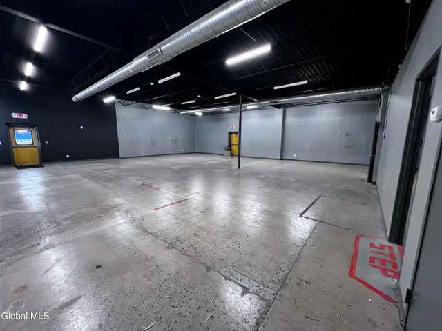 $15 | 1865 Central Avenue, Albany, NY 12205