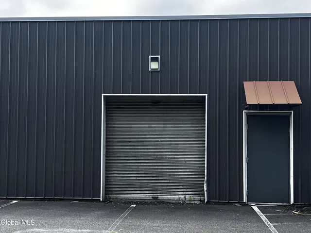 $15 | 1865 Central Avenue, Albany, NY 12205