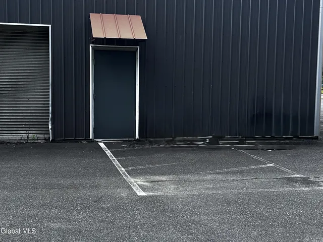 $15 | 1865 Central Avenue, Albany, NY 12205